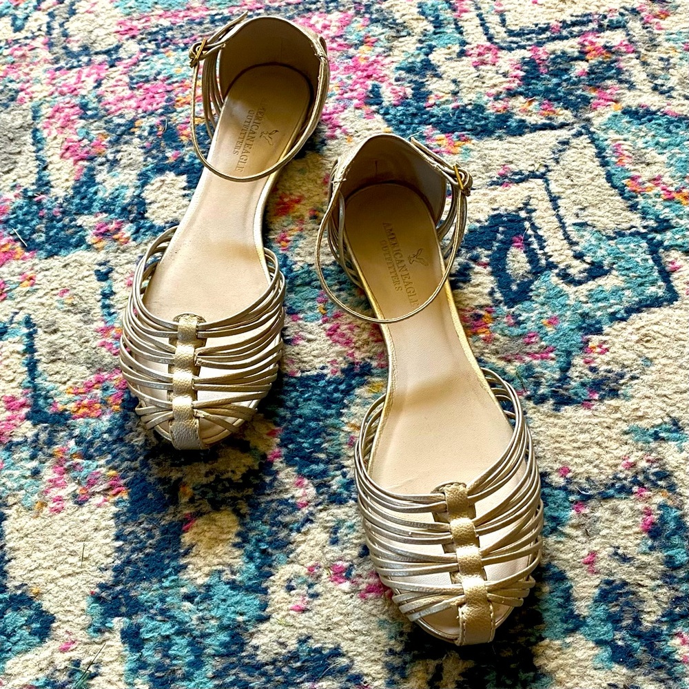 🐻 2/$25 • AEO | Gold Metallic Sandals